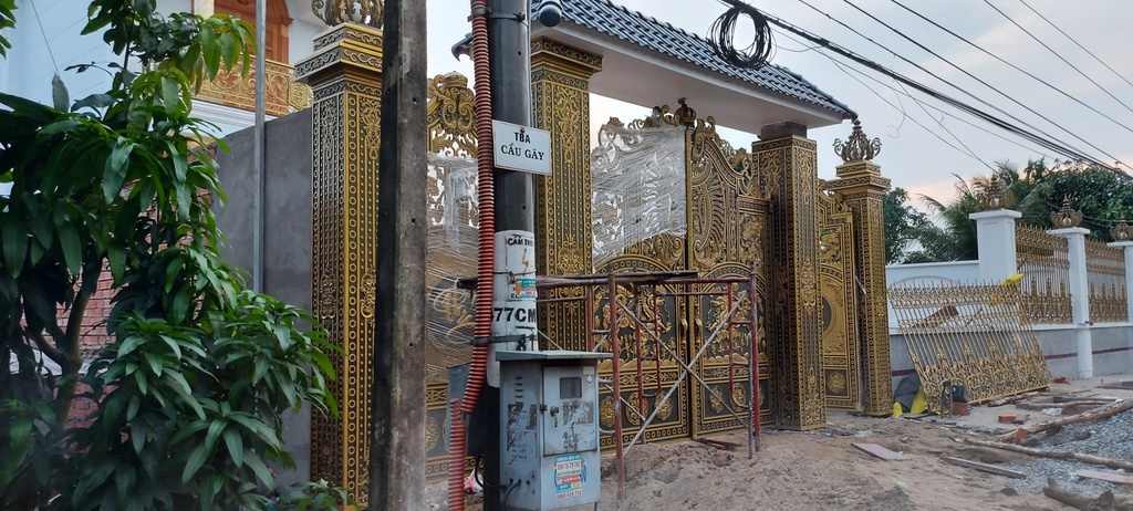 Cổng nhôm đúc nhà Anh Tuấn tại Ninh Bình