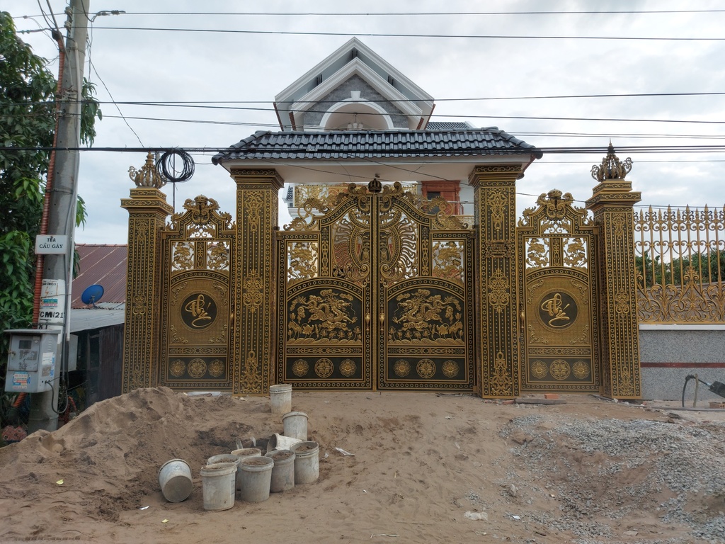 Mẫu cổng nhôm đúc đẹp tại Ninh Bình
